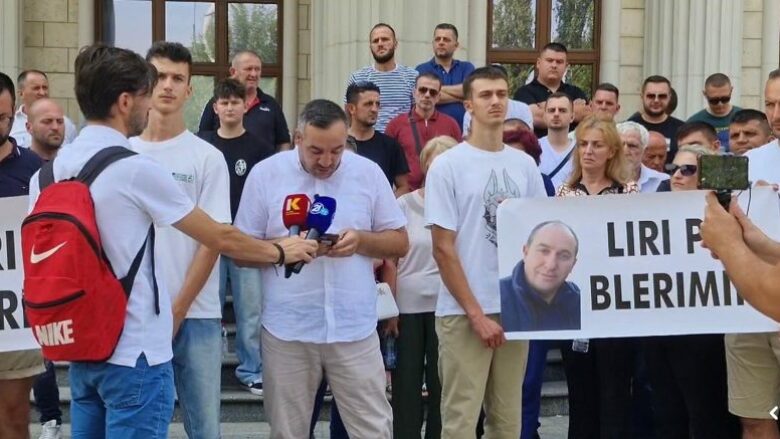 Veteranët e UÇK-së në Shkup kërkuan lirimin e menjëhershëm të Blerim Ramadanit