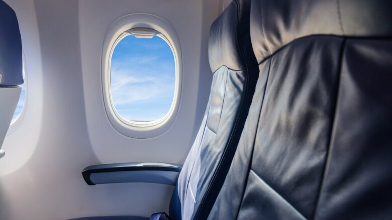 Hapësira sekrete në aeroplan ku stjuardesat e bëjnë gjumin