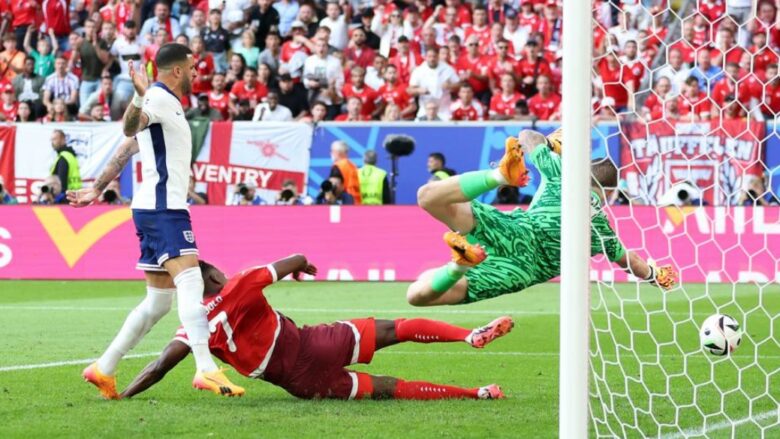 Breel Embolo shënon për t’i dhënë avantazhin Zvicrës ndaj Anglisë