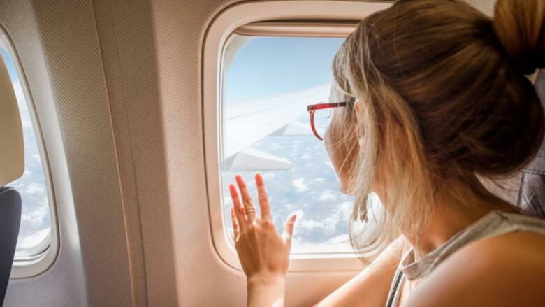 A duhet të përdorni krem kundër diellit gjatë fluturimeve? Ekspertët ndajnë rutinat e tyre të rekomanduara