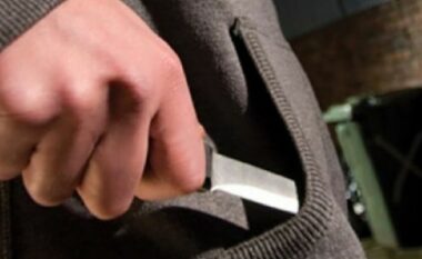 Një person në Prishtinë ther me thikë vëllanë e mitur