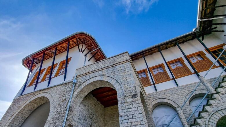 Shtëpia muze e Kadaresë në Gjirokastër “pushtohet” nga turistët