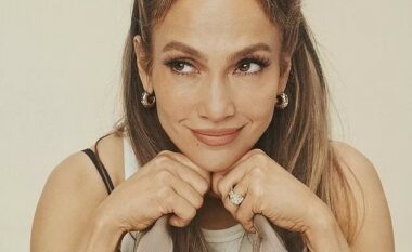 Jennifer Lopez shfaq unazën e martesës në reklamat e markës “Coach”, pasi ajo nuk është fotografuar me Ben Affleck për një muaj