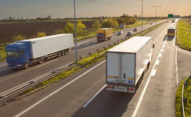 OEK-ja ashpër Qeverisë pasi ndaloi qarkullimin e automjeteve të transportit të mallrave me peshë mbi 7.5 tonë