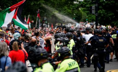 Protesta kundër vizitës së Netanyahut në Uashington - policia hedh gaz lotsjellës ndaj protestuesve