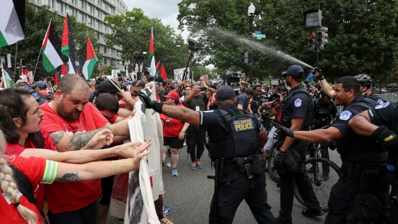 Protesta kundër vizitës së Netanyahut në Uashington – policia hedh gaz lotsjellës ndaj protestuesve