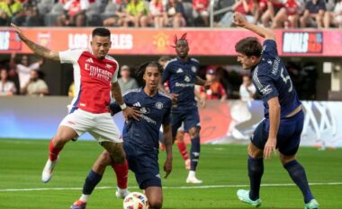 Arsenali mposht Man Unitedin në miqësore, Ten Hag vajton lëndimet e dy yjeve