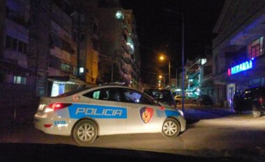 Vetura e policisë shtyp këmbësorin në bulevardin e Vlorës