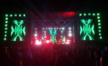 Virtuozët në instrumente të ndryshme ndezin natën e dytë të “Prizren Rock and Blues Festival”