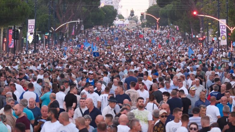 Sot mbahet protesta kombëtare e thirrur nga opozita në Tiranë, priten bllokime rrugësh dhe mosbindje civile