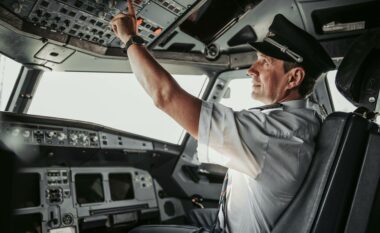 Pse pilotët nuk lejohen të kenë mjekër?