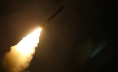 “I duhet drita e gjelbër prej amerikanëve”, Polonia po shqyrton mundësinë e rrëzimit të raketave ruse në Ukrainë