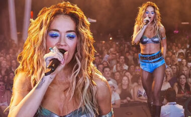 Rita Ora shkëlqen me paraqitjen e zjarrtë në Lisbonë, ndërsa duket atraktive para mijëra fansave