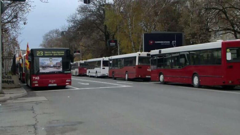 Transportuesit privat në Shkup sot dhe nesër me paralajmërim, do të qarkullojnë deri në orën 10