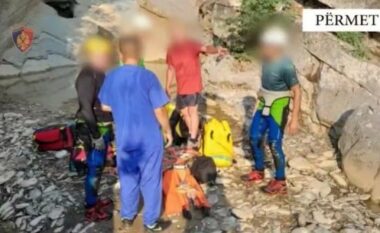 Turistja franceze rrëzohet në një përrua  në Përmet dhe mbetet e gjymtuar, nxirret me helikopter nga lugina