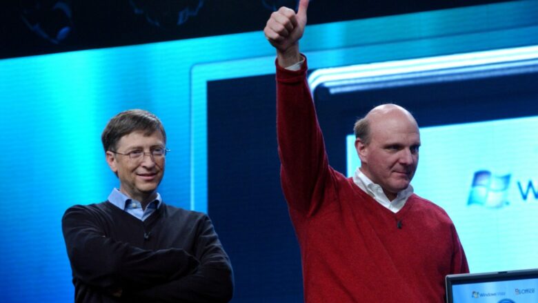 Ish-CEO i Microsoft-it, Steve Ballmer, po aq i pasur sa ish-shefi i tij Bill Gates – të paktën shkurtimisht