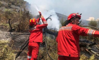 Pesë vatra aktive zjarri, në Tropojë ndërhyn KFOR-i, arrestohen dy piromanë