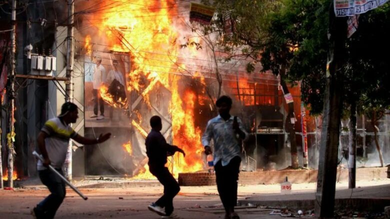 Së paku 76 të vrarë në protestat antiqeveritare në Bangladesh