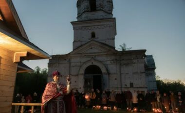 Ukraina do të ndalojë Kishën Ortodokse ukrainase të lidhur me Rusinë