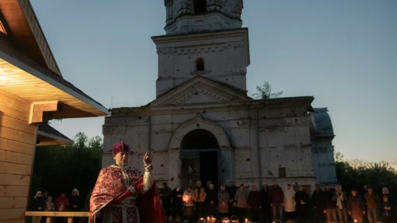 Ukraina do të ndalojë Kishën Ortodokse ukrainase të lidhur me Rusinë