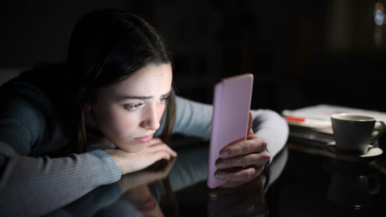 Shumë shkolla franceze në Belgjikë ndalojnë përdorimin e telefonave inteligjentë