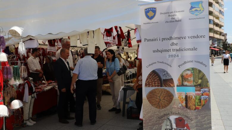 Mbahet panairi i prodhimeve vendore dhe ushqimeve tradicionale në Vushtrri