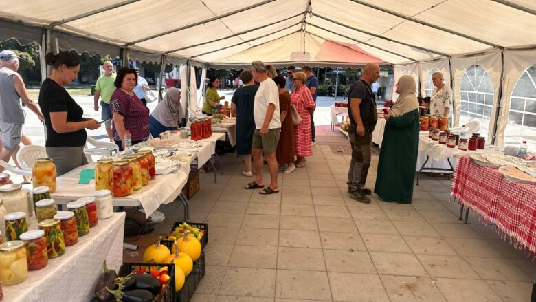 Mbahet edicioni i gjashtë i panairit tradicional në Mitrovicë, marrin pjesë së paku 30 gra