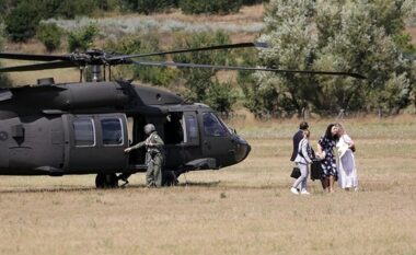 E ftuar nga presidenti kroat, Osmani arrin në Sinj me helikopterin "Black Hawk"