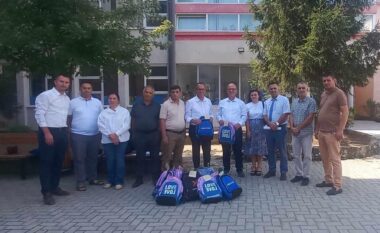 “Raiffaisen Bank” dhuron donacion për 24 shkolla në Ferizaj