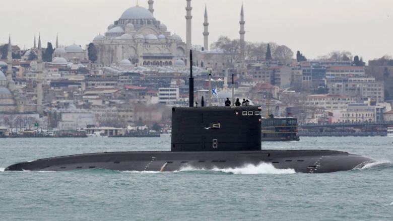 Ukraina sulmon dhe shkatërron një nëndetëse ruse në Krime
