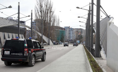 Trupat e KFOR-it patrulluan gjatë protestës në veri