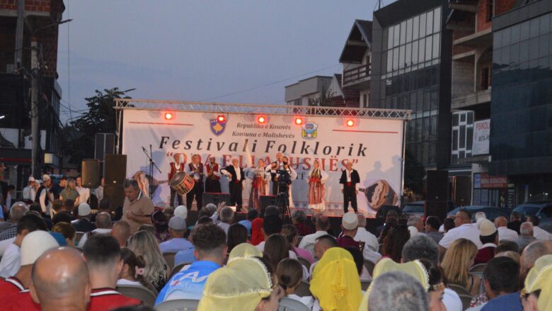 Ansambli “Deçani” fitues të festivalit folklorik “Oda e Llapushës