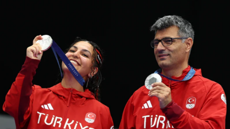 Olimpsti turk, Yusuf Dikec dhe partnerja e tij e garës Ilayda Tarhan do të fitojnë një çmim të madh për medaljen e argjendtë në Paris 2024