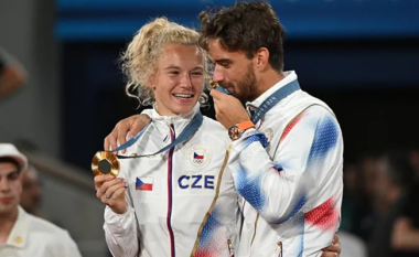 Dyshja çeke fitojnë medaljen e artë së bashku, pavarësisht se lidhja e tyre romantike përfundoi pak para Lojërave Olimpike