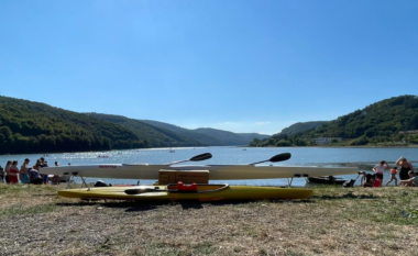 Mbahet edicioni i parë i Festivalit “Kayak Fest Kosova” në Liqenin e Batllavës