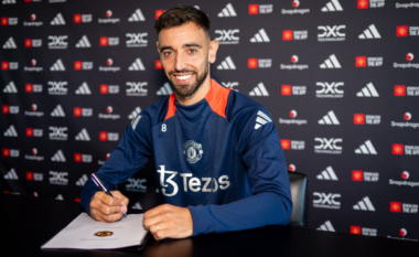 Zyrtare: Bruno Fernandes nënshkruan kontratë të re me Manchester United