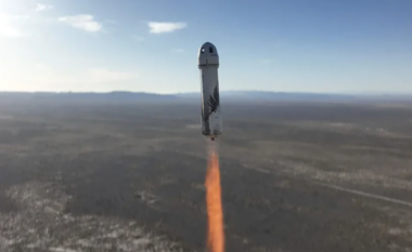 Blue Origin bëri një fluturim turistik në hapësirë me gjashtë pasagjerë