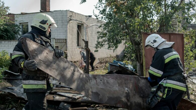 Rusia nisi “një nga sulmet më të mëdha” ajrore në qytete dhe rrjete energjetike në të gjithë Ukrainën, thotë Zelensky