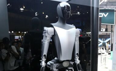 Tesla po paguan deri në 48 dollarë në orë që njerëzit të veshin “kostume” për të ndihmuar në trajnimin e robotit të saj humanoid Optimus