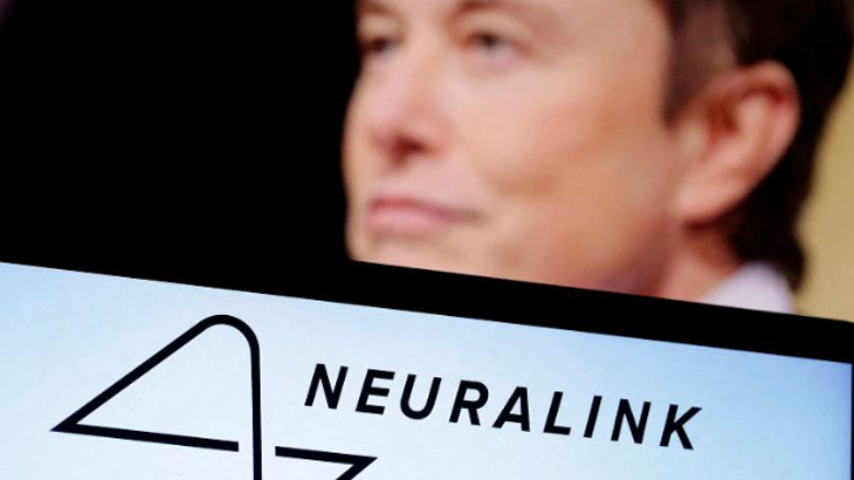 Musk njofton se Neuralink ka kryer implantin e dytë të çipit te një njeri