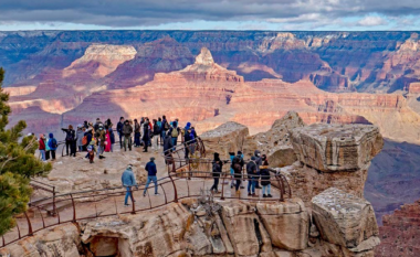 Gjendet trupi i pajetë i studentit që ra nga 122 metra lartësi në parkun Grand Canyon të SHBA-së