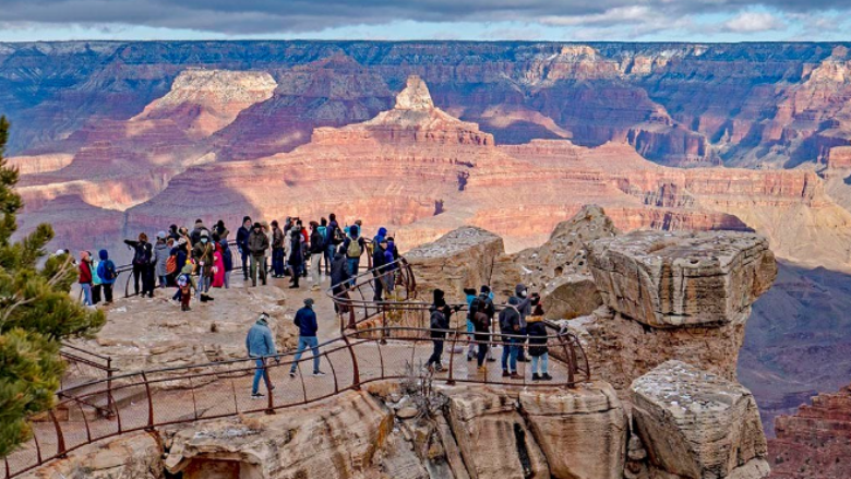 Gjendet trupi i pajetë i studentit që ra nga 122 metra lartësi në parkun Grand Canyon të SHBA-së