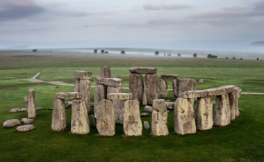 Thellohet misteri i shkëmbit 6 tonësh në qendër të strukturës Stonehenge – nga erdhi ai?