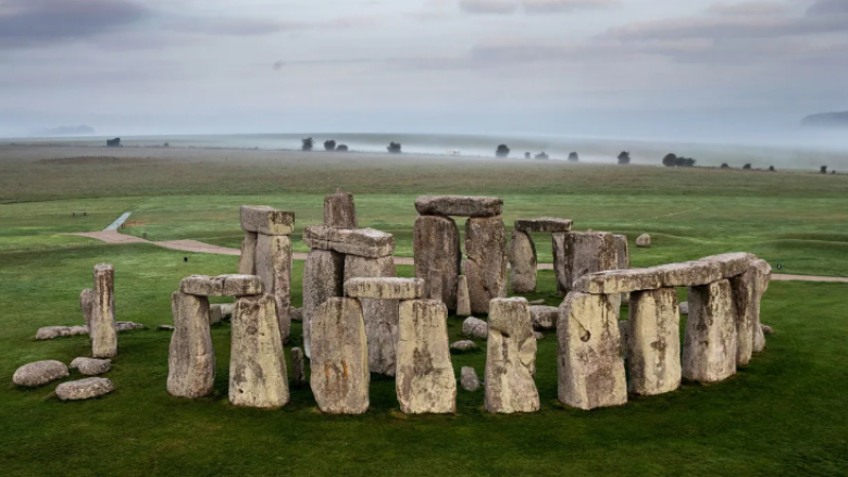 Thellohet misteri i shkëmbit 6 tonësh në qendër të strukturës Stonehenge – nga erdhi ai?