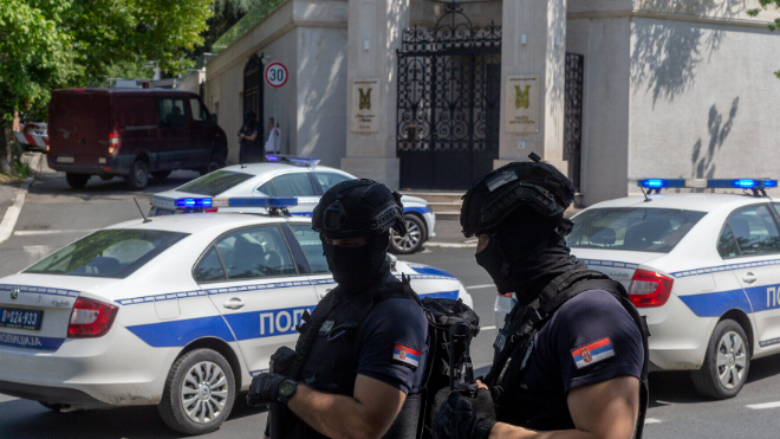 Policia serbe vret një person të lidhur me sulmin pranë Ambasadës izraelite në Beograd