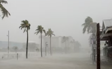 Uragani Debby godet Floridën