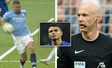 Thiago Silva tallet me gjyqtarin Anthony Taylor pas vendimeve të diskutueshme në derbin Chelsea – City