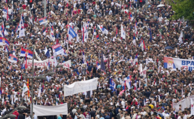 Vuçiq thotë se po përgatitet puç, BIA interviston organizatorët e protestës në Beograd