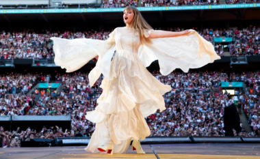 Pas ngjarjes famëkeqe në Vjenë, Taylor Swift bën rikthimin në turne me koncert madhështor në Wembley të Londrës