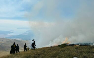 Vijon zjarri në Malin e Thatë, 60 forca dhe 3 helikopterë në terren